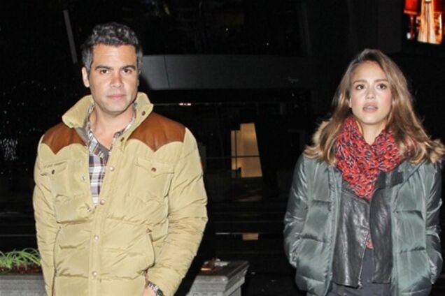 Альба и Уоррен решили прогуляться