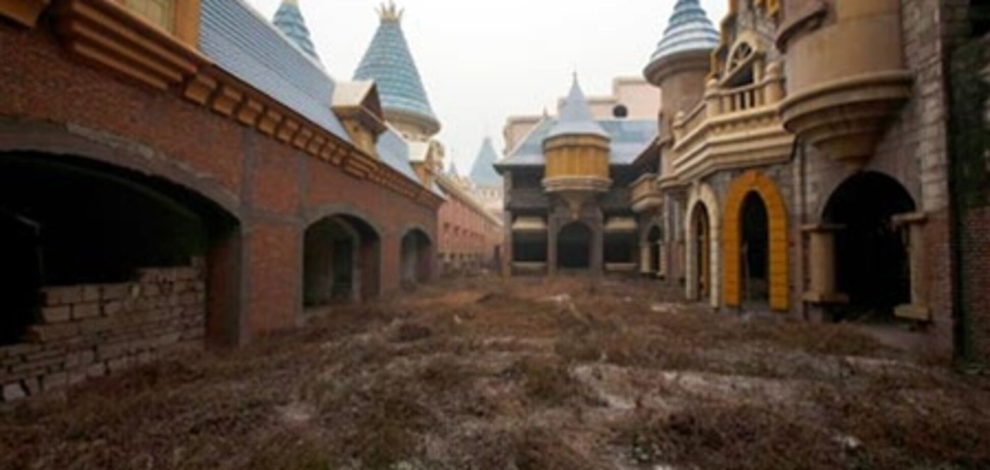 Рядом с Пекином обнаружен заброшенный и никому не нужный Диснейленд