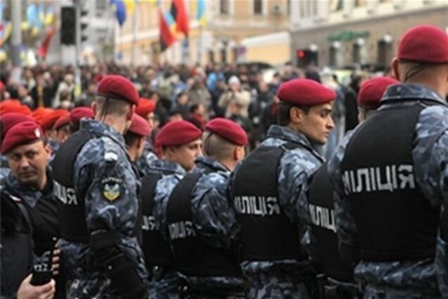 Под Апелляционный суд стянули 10 автобусов с беркутовцами