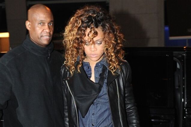 Рианна прогуливается по бутикам