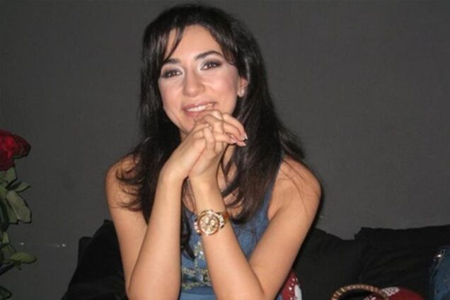 Зара маскирует животик