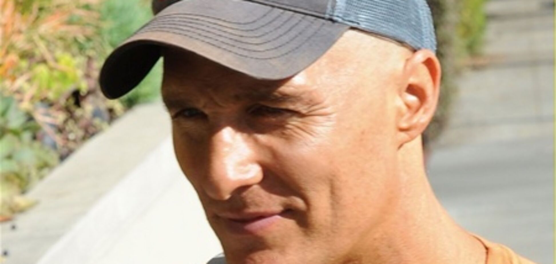 МакКонахи спасается от солнца