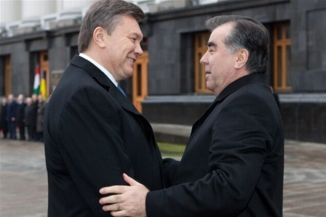 Янукович і Рахмон обмінялися орденами