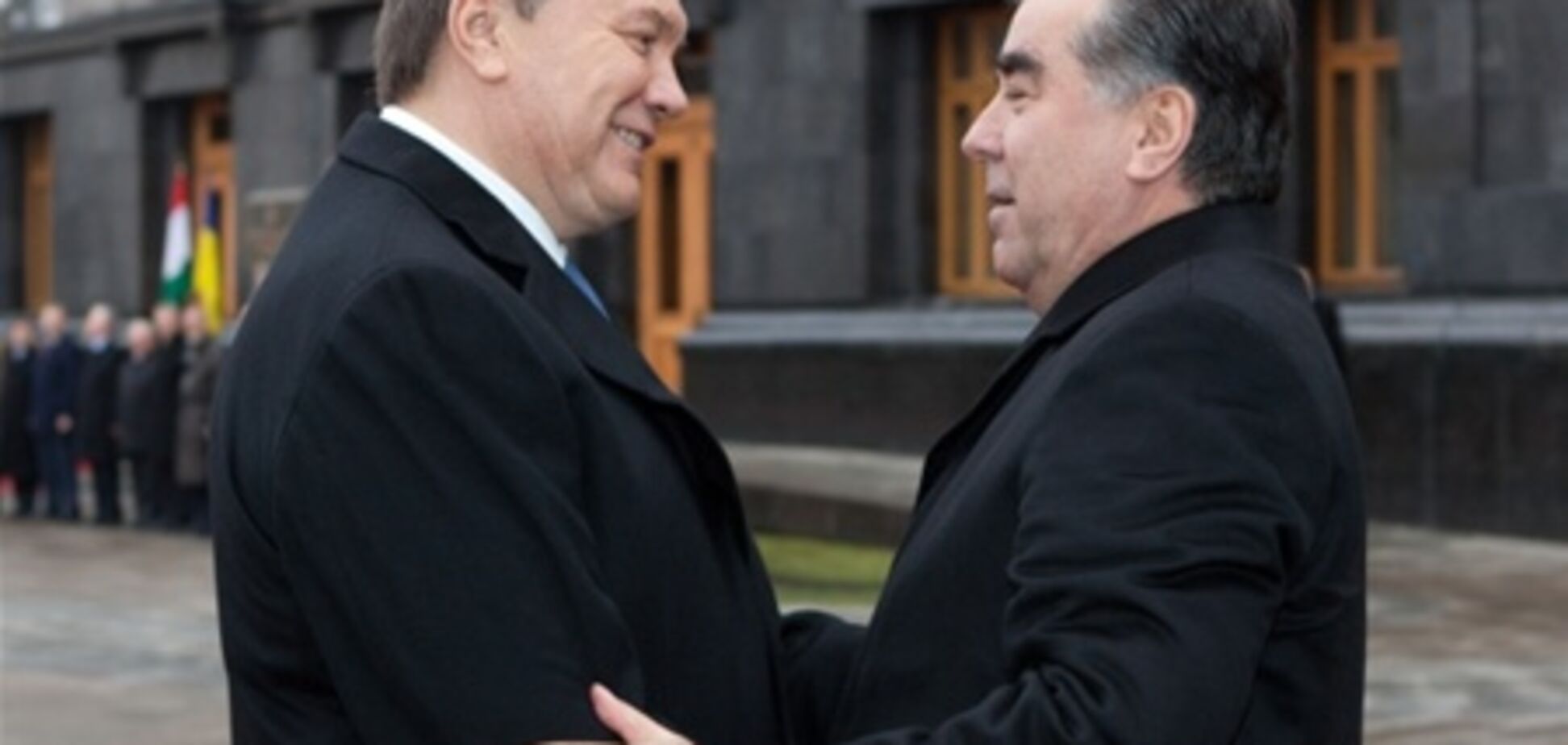 Янукович і Рахмон обмінялися орденами