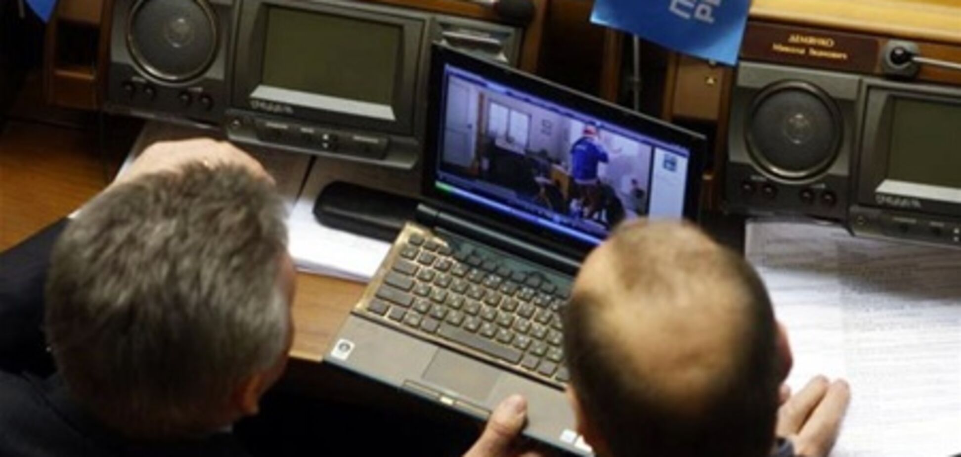 Депутати ВР неохоче визнають, що не вміють користуватися ноутбуками