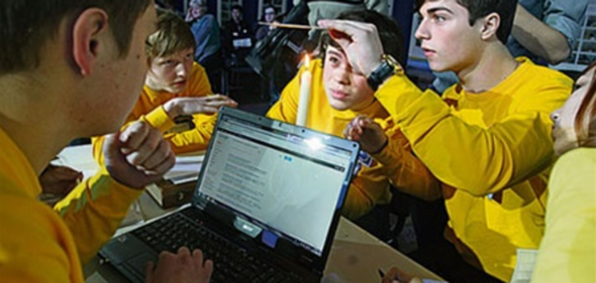 Самым умным школьникам Украины подарили телевизор