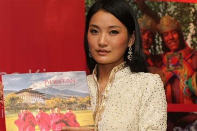 Новая икона монаршего стиля - королева Бутана. Фото