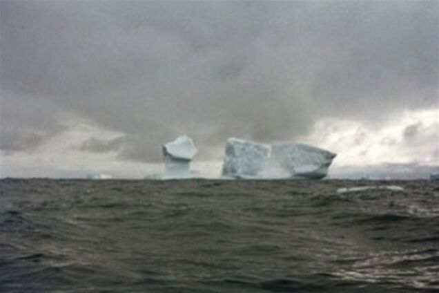 Біля берегів Антарктиди тоне судно з українцями на борту