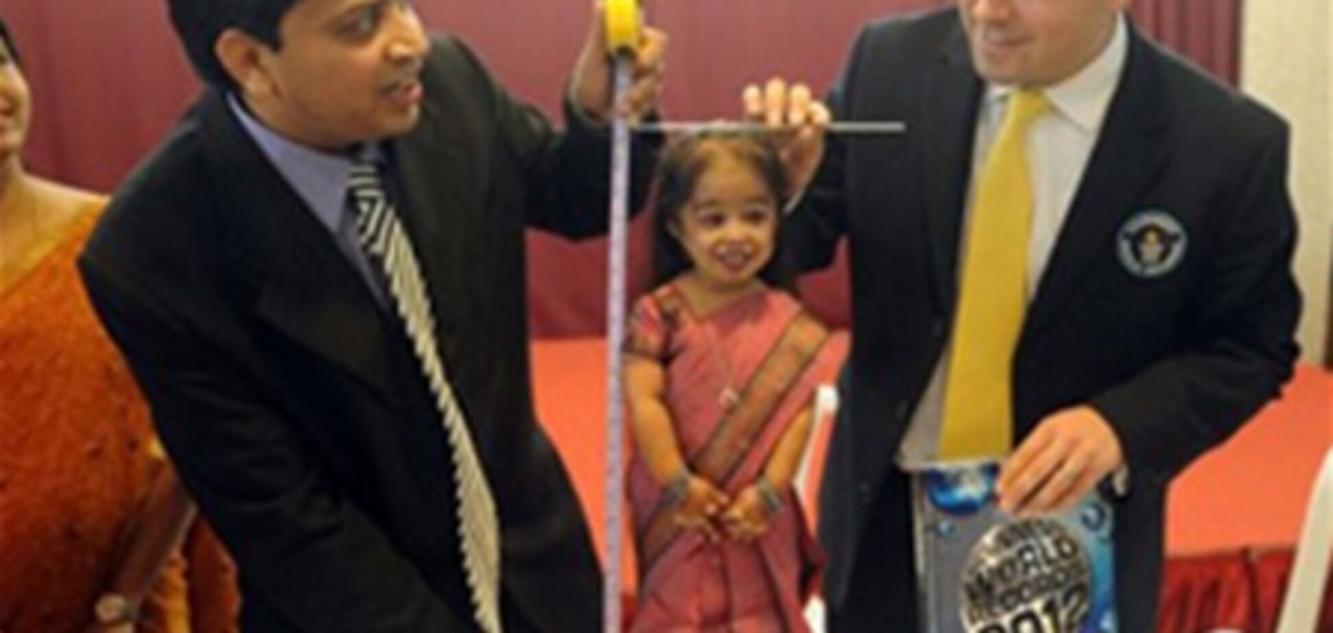 Зріст найменшої у світі жінки складає менше 63 см. Відео