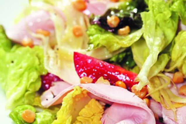 Салат 'Латук с грудкой индейки'