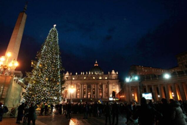 В Ватикане зажгли рождественскую елку из Украины