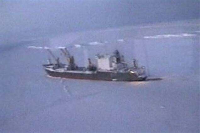 Російське судно з українцем, тонуче в Антарктиді, залишається в небезпеці