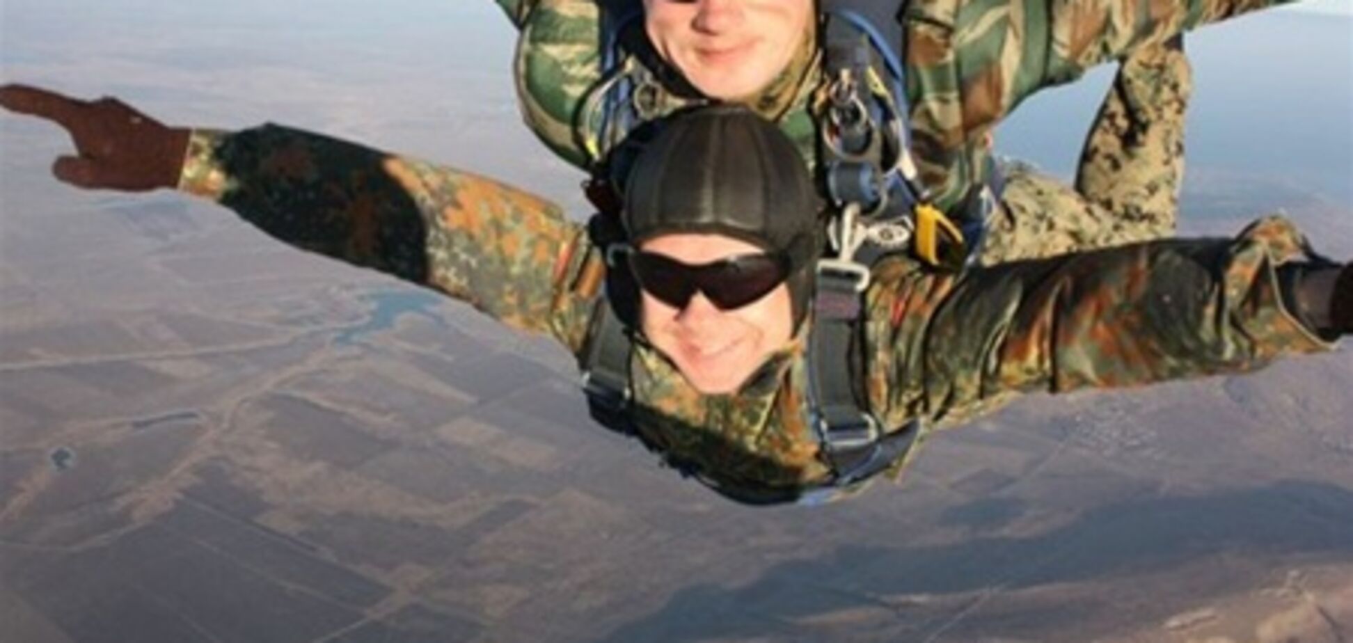 Кримський міністр курортів і туризму вистрибнув з літака