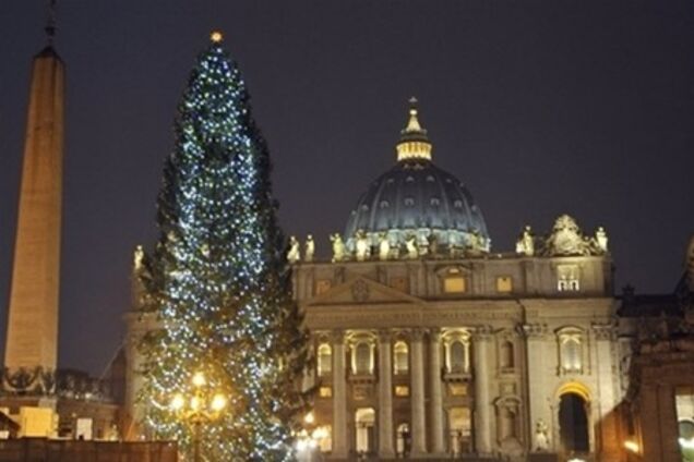 Українську делегацію, яка їхала на відкриття ялинки у Ватикані, пограбували