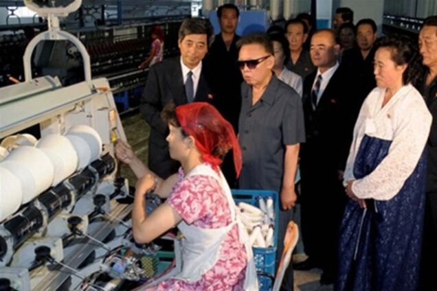 Кім Чен Ір у верстата