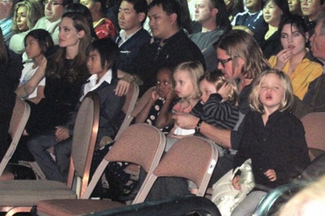 Семейство Джоли-Питтов отправилось в Цирк Солнца