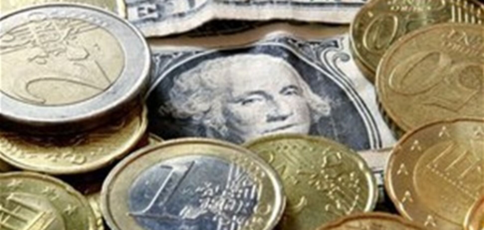 В Украине незначительно подешевели евро и доллар, 19 декабря 2011