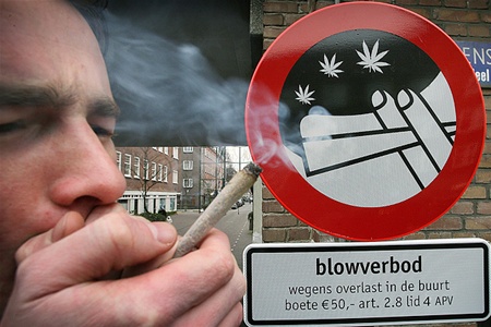 В Голландии закрывают кофешопы с марихуаной
