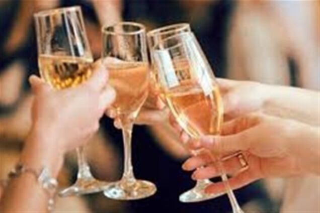 Специалисты рекомендуют украинцам изучить тосты разных народов в преддверии ЧЕ-2012