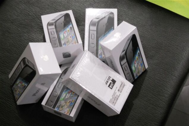 Первую партию iPhone 4S в Украине раскупили за 3 дня