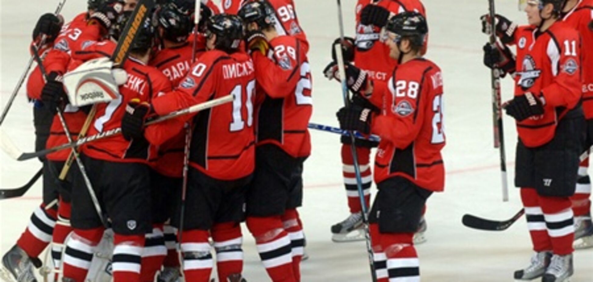 ВХЛ. 'Донбасс' разгромил 'Кристалл' и вернулся на первое место