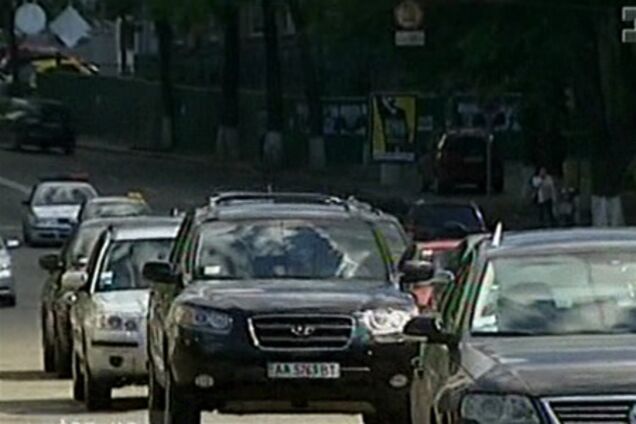 Клюєв прислав Пшонці список держслужбовців, люблячих дорогі авто