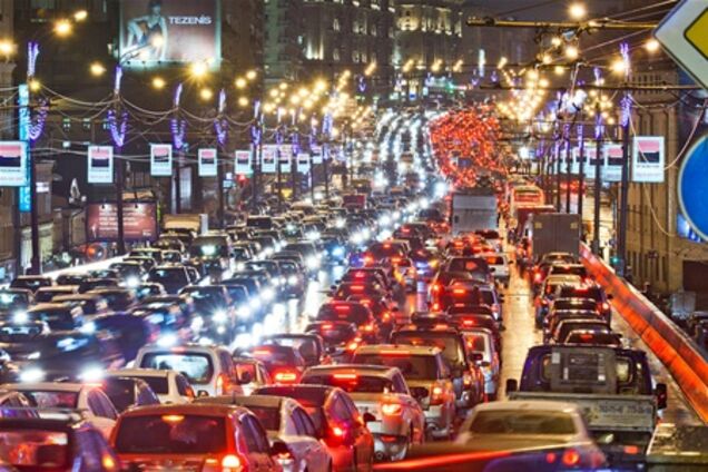 Невероятно красивые и длинные пробки в Москве. Фото 