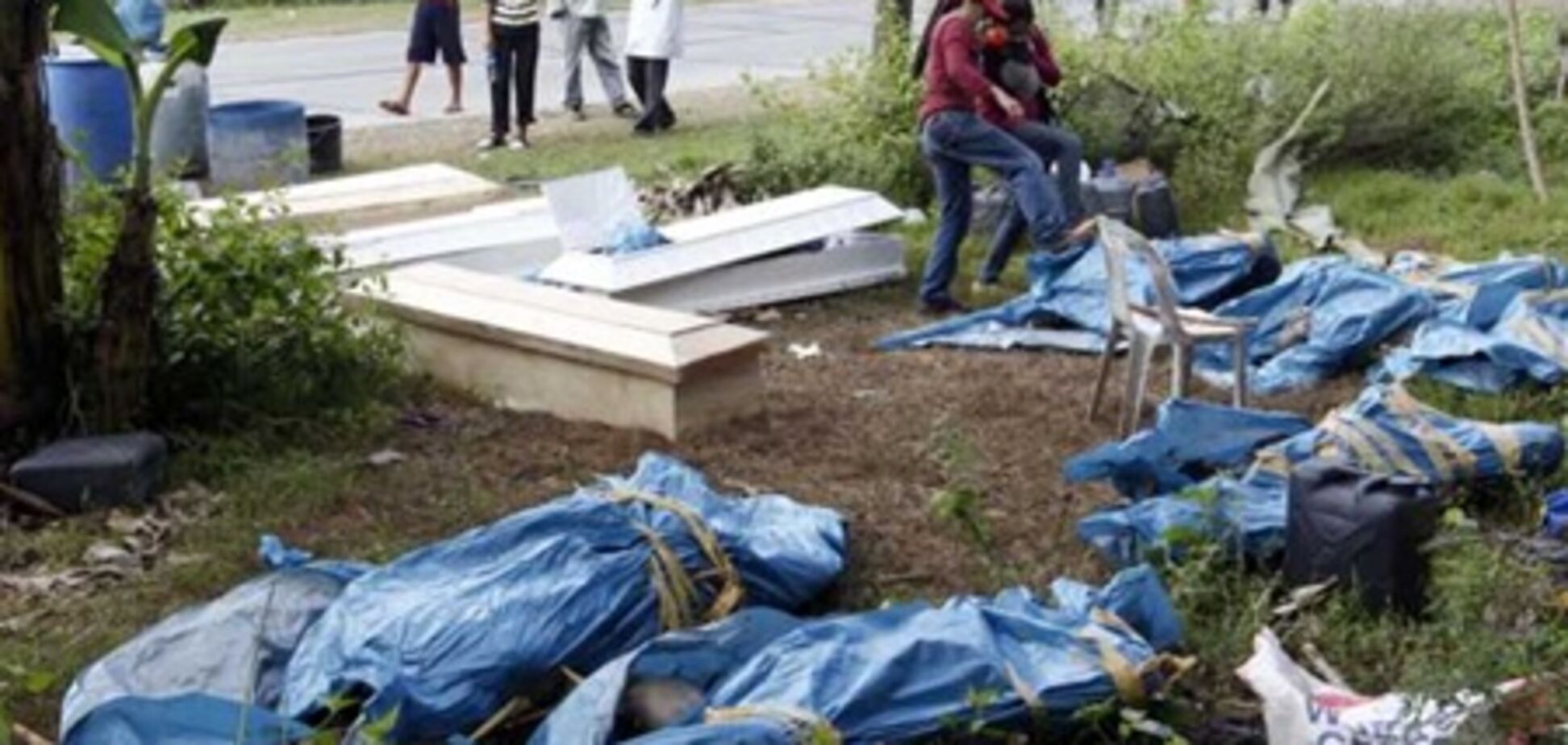 Жертв наводнения на Филиппинах хоронят в массовых могилах