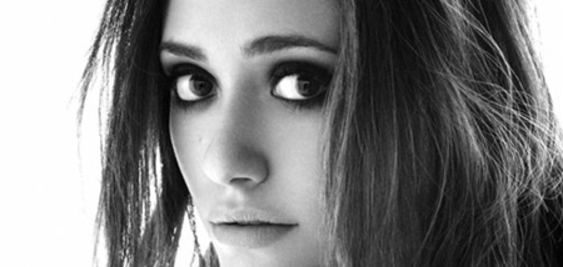 Глазастая Россум снялась для Malibu