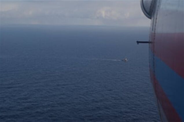 У районі катастрофи 'Кольської' знайдені шлюпка і пліт, але людей на них немає