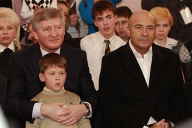 Ахметов и Крутой отправились в детдом с миллионами