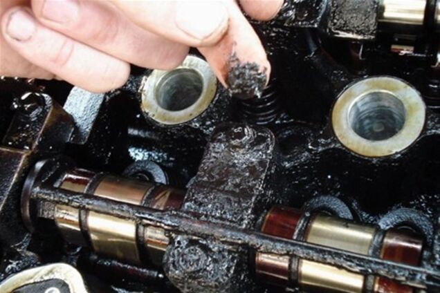 Что  моторное масло делает с двигателями машины. Фото 