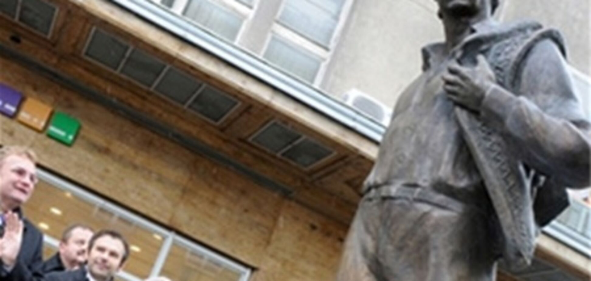 Львів. Вакарчук відкрив пам’ятник Івасюку. Відео