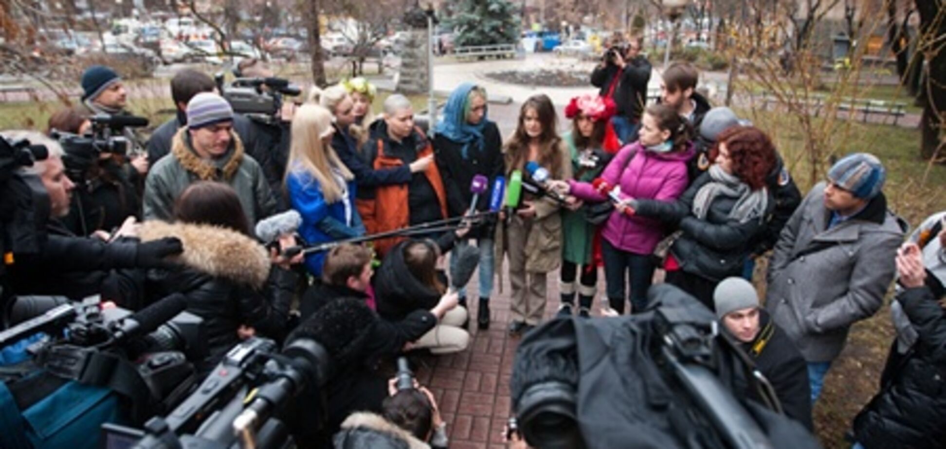 Femen: у нас - стрес, а вони піаряться