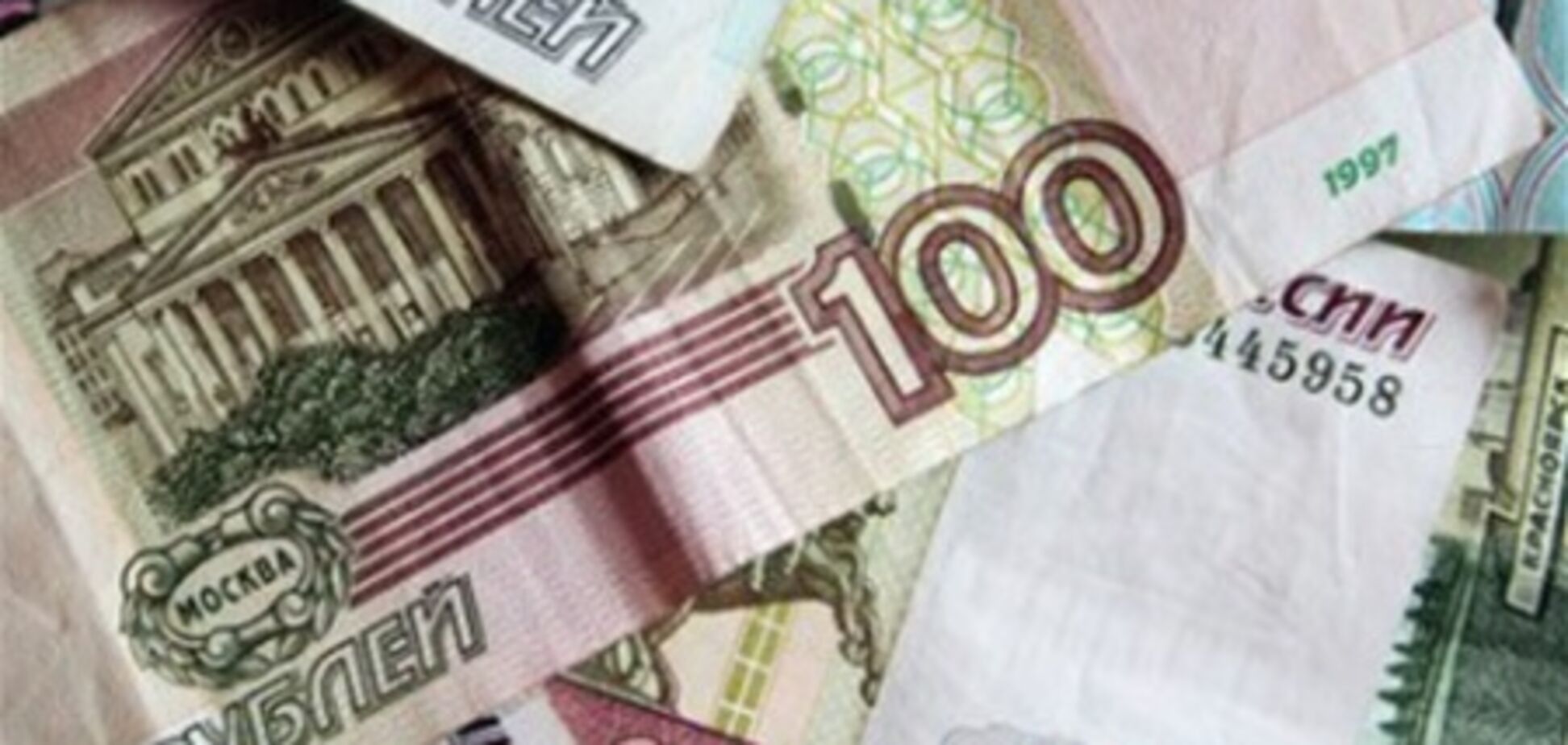 Росія переходить на оплату за газ з доларів на рублі