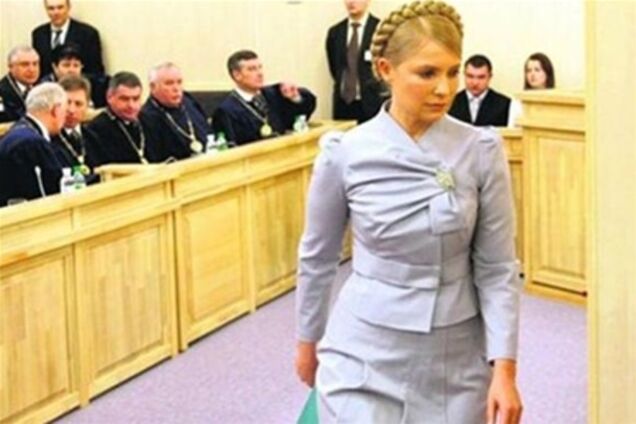 Червень: торт для журналістів і суддя для Юлі