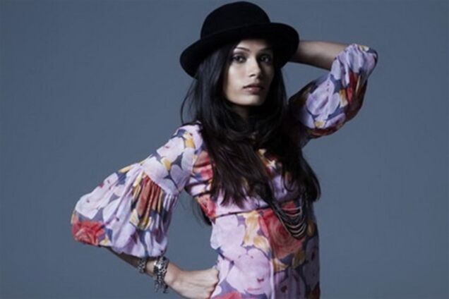 Звезда новой «Планеты обезьян» в синих леггинсах