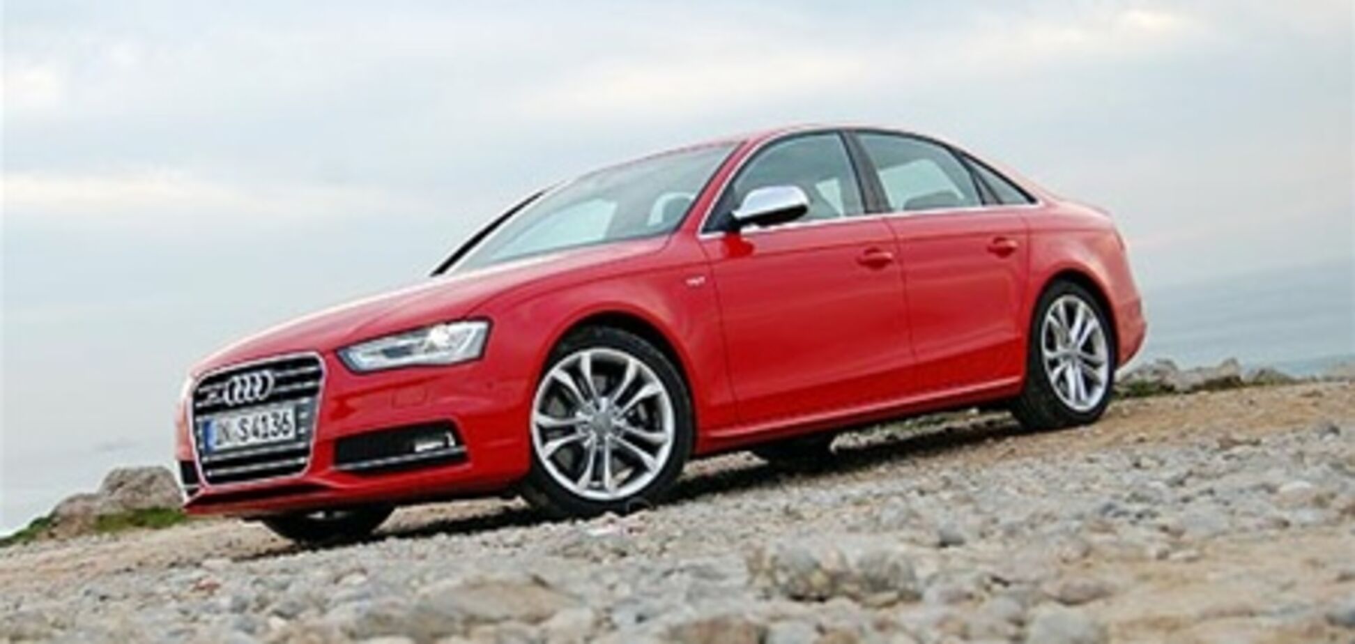 Audi назвала украинские цены на новую модель автомобиля A4 