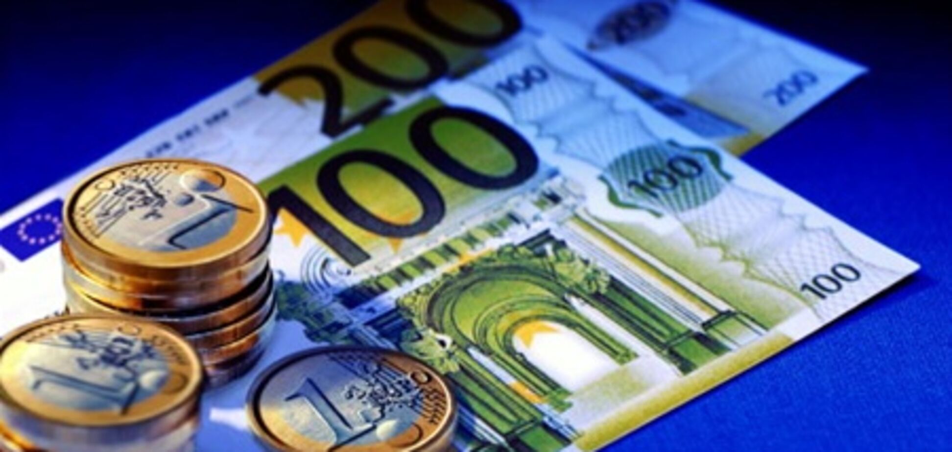 На межбанке незначительно подорожал евро, 27 декабря 2011