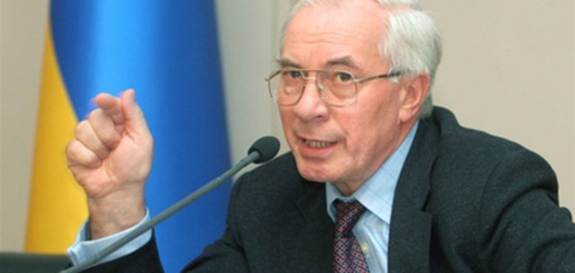 Азаров: Кабмин работает правильно, нам есть что сказать людям