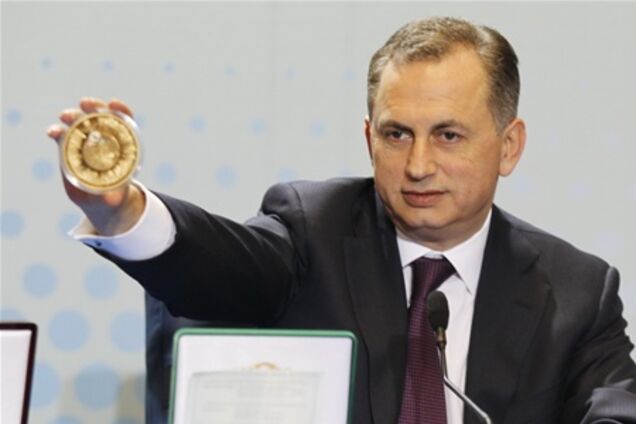Колесников презентовал юбилейные монеты к Евро-2012