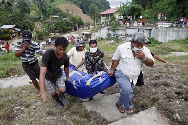 Число погибших от тайфуна на Филиппинах достигло 1500 человек