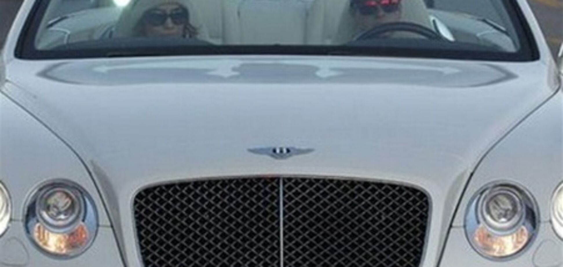 Лопес подарила бойфренду Bentley