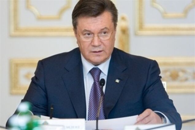 Янукович продлил мораторий на продажу земли
