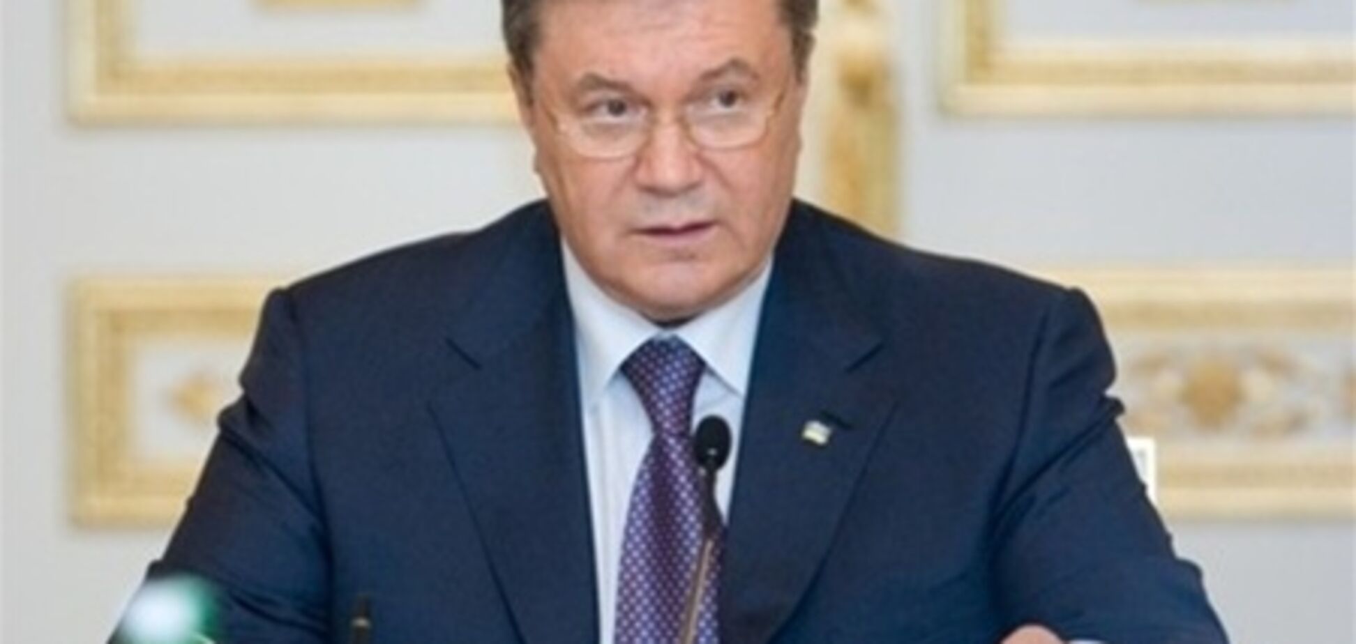Янукович продлил мораторий на продажу земли