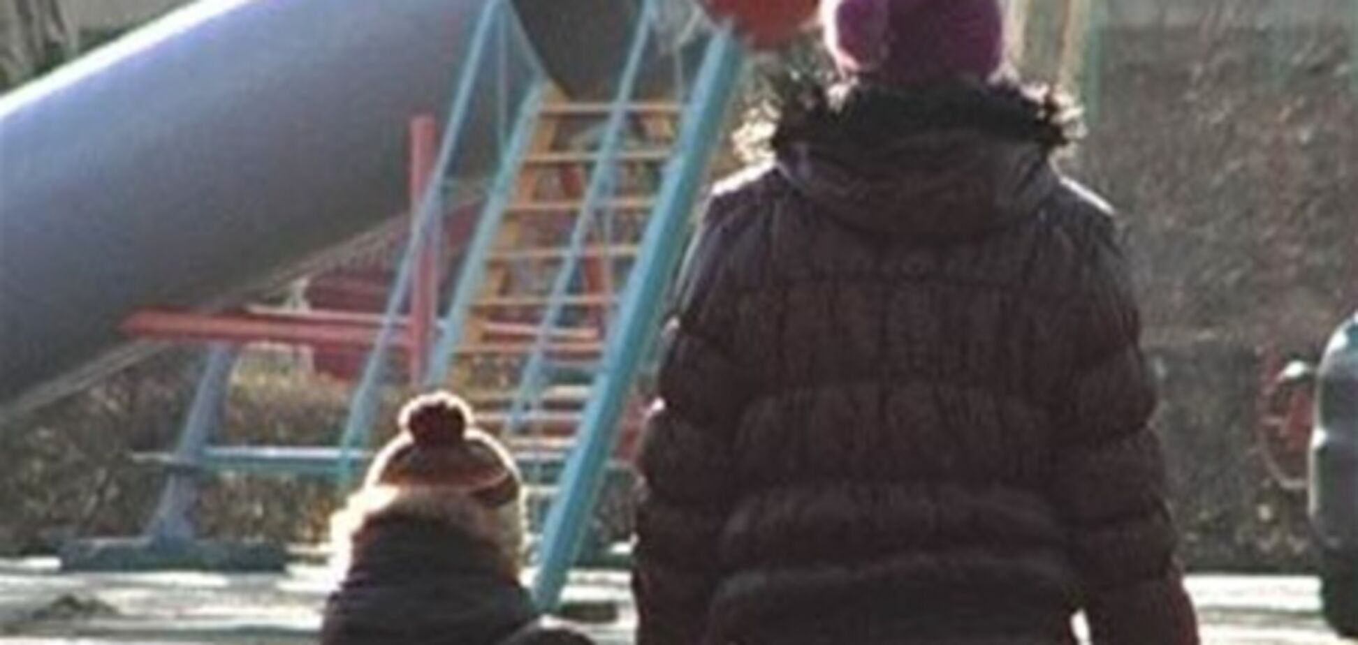 Кожна третя мати в Україні - одиначка