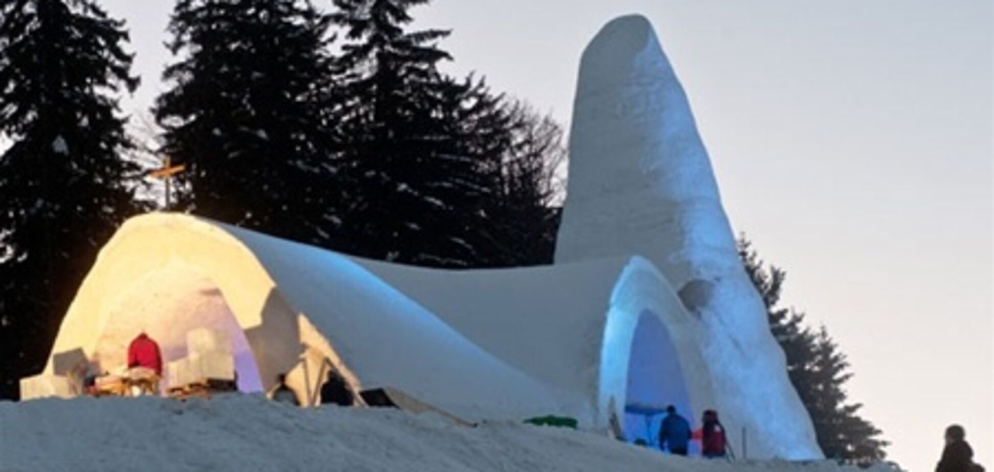 В Германии построили церковь из снега 