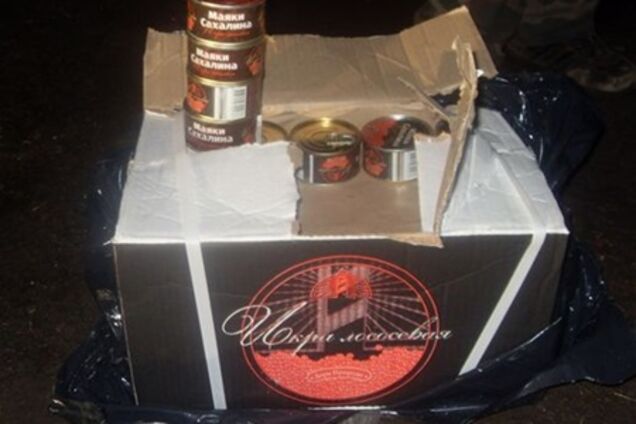 Неповнолітній росіянин намагався ввезти в Україну 35 кг червоної ікри