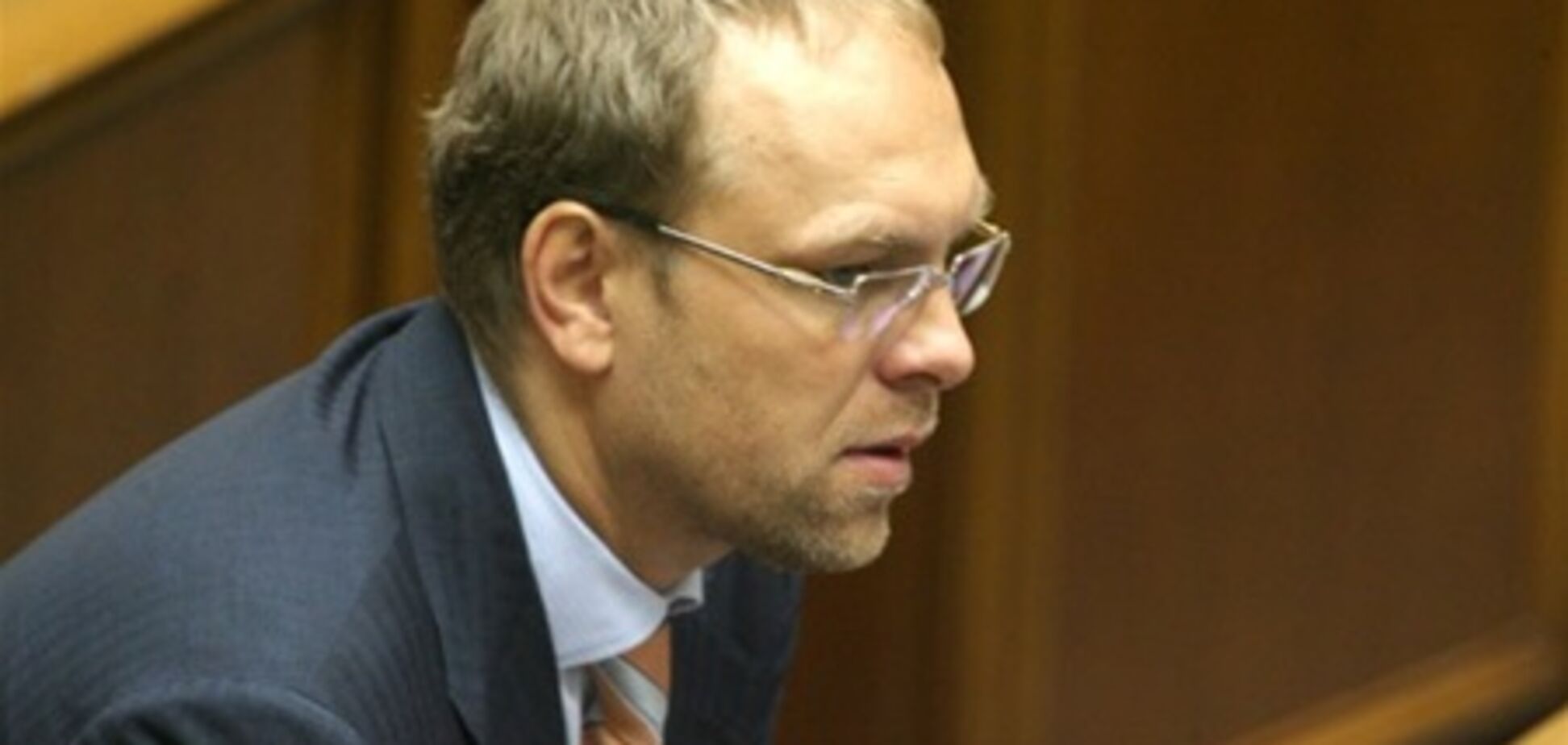 Власенко не розуміє, як можна етапувати лежачу Тимошенко
