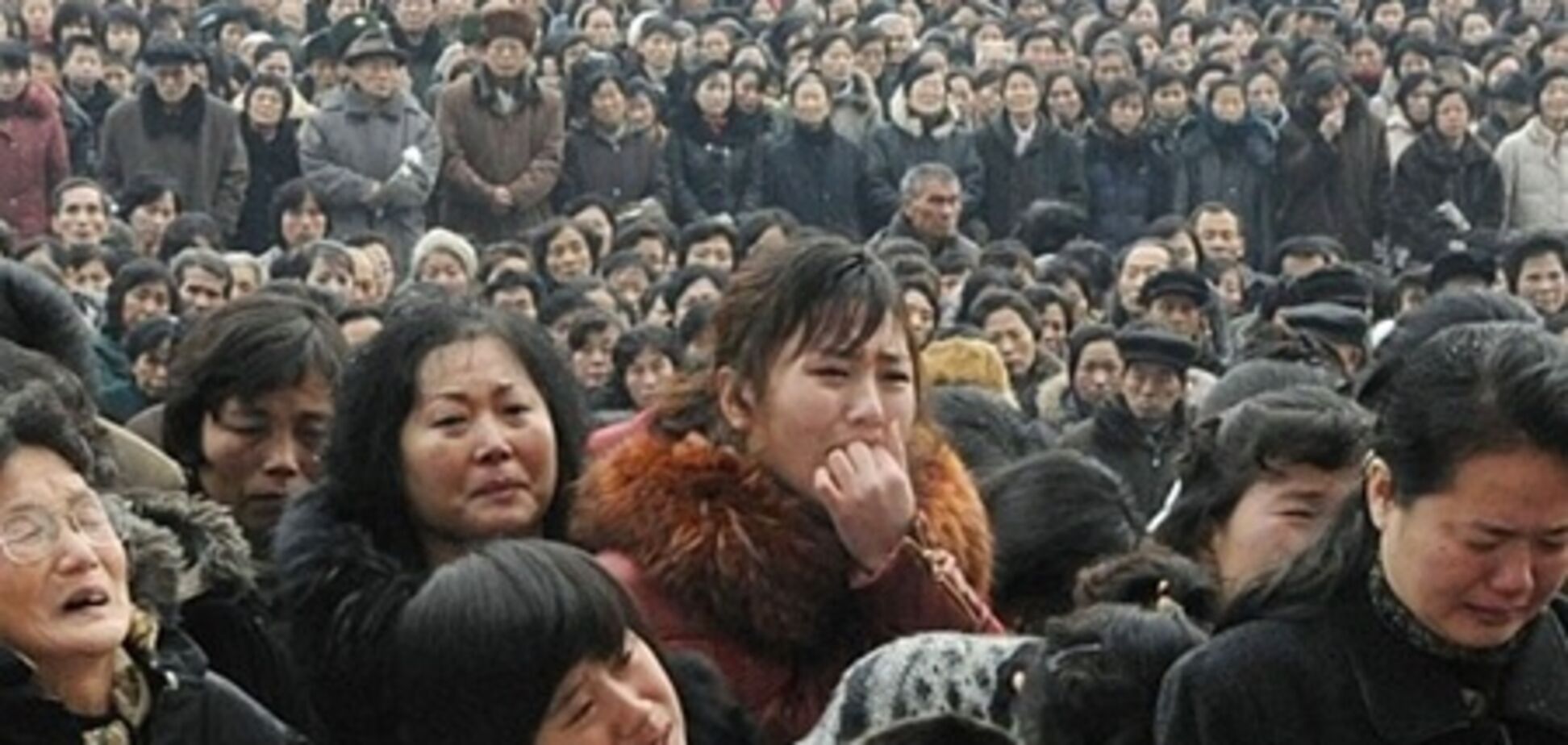 Попрощатися з Кім Чен Іром прийшли 100 000 чоловік. Фото і Відео